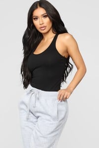 08-09-18_Studio_2_14-04-20_69407_Black0594_AJ_1414x2121.jpg
