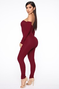 09-12-19_Studio_2_MA_ES_13-26-25_23_NJ3955N_Burgundy_RC_19496_JK_RA_1414x2121.jpg