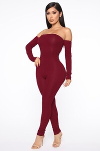 09-12-19_studio_2_ma_es_13-26-22_23_nj3955n_burgundy_rc_19494_jk_ra_kl_1414x2121.jpg