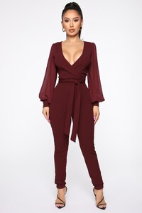 09-13-19_Studio_2_MA_PR_09-27-42_8_J3392_Burgundy_20163_CC_JK_KL_1414x2121.jpg