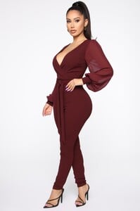 09-13-19_Studio_2_MA_PR_09-27-57_8_J3392_Burgundy_20169_CC_JK_KL_1414x2121.jpg