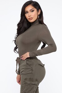 09-24-19_Studio_2_MA_KY_14-16-18_31_T10073_Olive_28399_WG_1414x2121.jpg