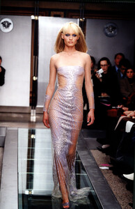 09818_2000_Gianni_Versace_S_S_Collection_2_123_178lo.jpg