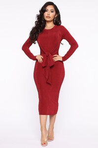 10-30-19_Studio_2_MA_LE_11-11-40_16_D10553_Burgundy_CC_4646_JK_WG_1414x2121.jpg