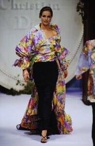 1010965602_ChristianDiorCoutureSpring1992(13).thumb.jpg.382c7c3084f26e4f2b1c4d6f89efdc86.jpg