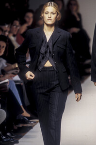 1035747685_jil-sander-fw-1993(18).thumb.jpg.64b9d3edbe69ecdc75e5000e061ca2e1.jpg