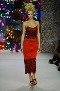 1070385728_todd-oldham-ss-1996(10).thumb.jpg.1a172f9ab6d027f288c260cddb21e8cd.jpg