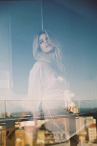 1073260322_NatalieRoserSeries9(27).thumb.jpg.252fa95016e0e1f82c33d80c1f302df7.jpg
