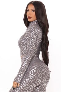 11-04-20Studio2_MS_SD_10-06-37_7_AJ941_Grey_1904_WG_1414x2121.jpg