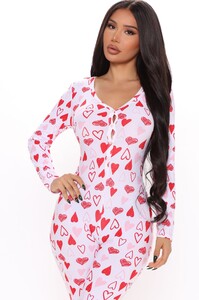 11-05-20Studio2_MS_SD_11-18-00_1_1OPWHITEHEARTS_RedWhite_1_KL_1414x2121.jpg
