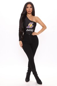 11-06-20Studio2_MS_SD_12-25-21_25_FLL9596FLLFS_Black_3311_WG_1414x2121.jpg