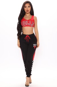 11-10-20Studio2_RT_SD_13-32-55_30_FAL9575FCBFS_Red_4600_JK_1414x2121.jpg