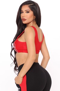 11-10-20Studio2_RT_SD_13-33-30_30_FAL9575FCBFS_Red_4607_JK_1414x2121.jpg