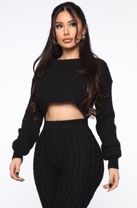 11-27-19_Studio_2_MA_RE_12-03-21_28_1543_Black_14606_RA_1414x2121.jpg