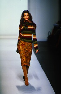 1100785566_oscar-de-la-renta-fall-2000(4).thumb.jpg.0e0aa7af1c34fd44d74cc224be543e68.jpg