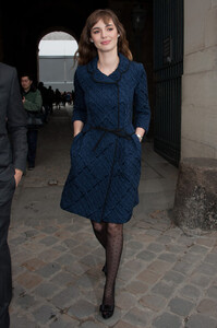 Louise+Bourgoin+Louis+Vuitton+Outside+Arrivals+UBcay0mg_CHl.jpg