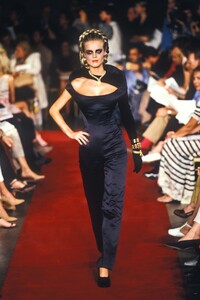 1119714929_JeanPaulGaultier1997HauteCouture156.thumb.jpg.50c7db22a559fb7f65c858fe4b68b311.jpg