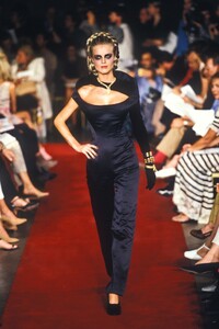 1119714929_JeanPaulGaultier1997HauteCouture156.thumb.jpg.50c7db22a559fb7f65c858fe4b68b311.jpg