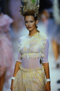 1131403011_karl-lagerfeld-ss-1994(15).thumb.jpg.99010977a221e0bb2e7f923ba73216b5.jpg