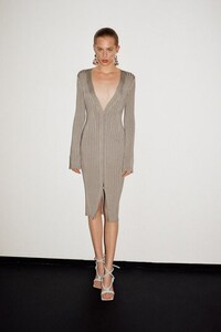 1160973511_GALVANKNITWEARPF21VOGUEUK_2.thumb.jpg.cebd3ae718557081e444149a3fae38b1.jpg