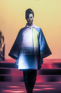 1166054734_GianniVersace1991HauteCouture5.thumb.jpg.a0d12d9b8edf34ae1902ecf3e0016f17.jpg