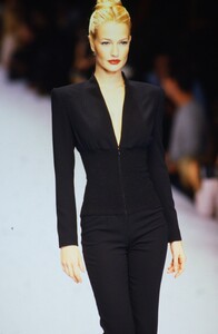 1214249897_herve-leger-ss-1997(4).thumb.jpg.a9c0ec75990a670680a9554a24fc3e63.jpg