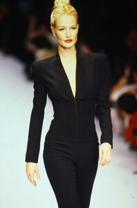 1232883569_herve-leger-ss-1997(2).thumb.jpg.fed9461432e4906dacc805fd198c0f67.jpg