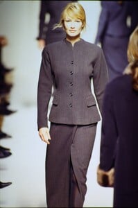 1243240728_jil-sander-fw-1993(5).thumb.jpg.ad7a1f3ff2c8bf279b4795b7f2966ba6.jpg