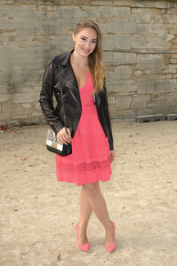 Deborah+Francois+Front+Row+Elie+Saab+AoiLOaGzzuxl.jpg