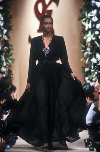 1291800827_YvesSaintLaurent1991HauteCouture91.thumb.jpg.30075436f42bf6f9bfa838bbaea0bfe5.jpg