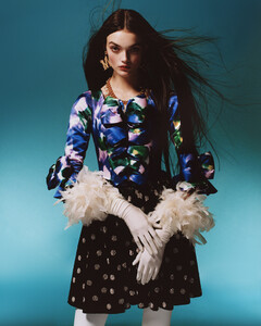 1305798788vogue_singapour0268f405f3d861352a9cda19fab009949223ca093ab650df019c7df677e974b700a_thumb.jpg