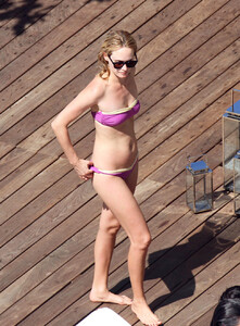 13645_amber_valletta_bikini_by_the_pool_hawaii_2_123_456lo.jpg