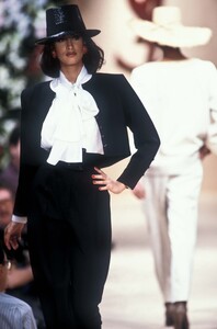 1384377043_YvesSaintLaurent1991HauteCouture47.thumb.jpg.0ca12114ca1e1ae0a8d1902e9805e061.jpg