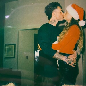 Behati Prinsloo Levine on Instagram_ _What a year_ Merry Christmas --__CJPiBA6nihc(JPG).jpg
