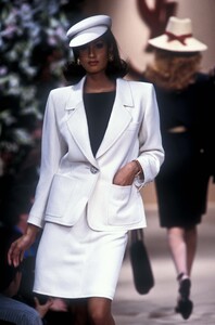 1396668241_YvesSaintLaurent1991HauteCouture61.thumb.jpg.d10daccf4e92f5fb7e27a5096adda76a.jpg