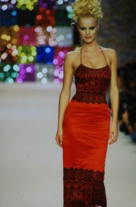 1526528323_todd-oldham-ss-1996(5).thumb.jpg.773b3eb5635070e50677fa7d79da2fa1.jpg