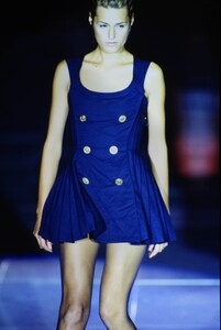 1621734050_versace-ss-1994(1).thumb.jpg.33ebe56295a7689b15fafc377d763d65.jpg