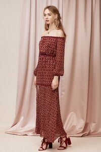 1711_FK_DRIFT_GOWN_WINE_WALLPAPER_SH_3122.jpg