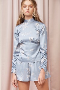 1711_fk_afterglow_ls_top_steel_blue_floral_sh_2472-10_4.jpg