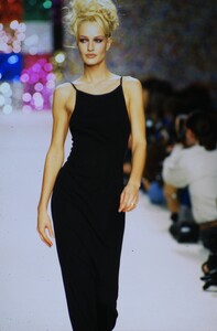 1796938555_todd-oldham-ss-1996(15).thumb.jpg.6d15434e82a5f9a728749123108371d3.jpg