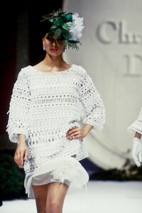 1894884743_ChristianDior1992HauteCouture115.thumb.jpg.0607f90e36cd4785e13453260eadf80a.jpg