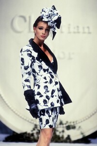 191173427_ChristianDior1992HauteCouture58.thumb.jpg.2bd62716dd5c2ea00c46d1c78a3975ab.jpg