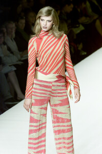192383803_Missoni2000WomenRTW59.thumb.jpg.ff636401efaeb9c6aff0dba700efef92.jpg