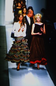 1972813839_oscar-de-la-renta-fall-2000(14).thumb.jpg.dc2ddaebb5b631e03449e01d8753c7ab.jpg