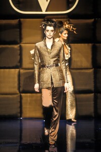 1989998641_Valentino1996HauteCouture79.thumb.jpg.def3d97ec80933a2575763389a06509d.jpg