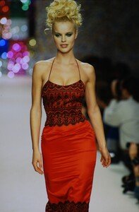 2026762341_todd-oldham-ss-1996(7).thumb.jpg.b97f9a1827117da8b776d57637f77904.jpg