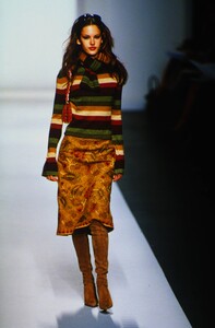 2043252546_oscar-de-la-renta-fall-2000(2).thumb.jpg.af2eba99d5e51fa88b6aee0d86222a3a.jpg