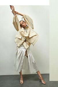 Harper's Bazaar - Dezember 2020-3.jpg
