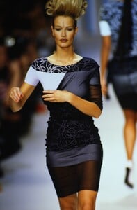 2136687653_karl-lagerfeld-ss-1994(13).thumb.jpg.8faf90de32ba4929c2bc5cc0a00356d7.jpg