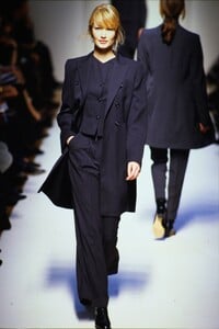 236962294_jil-sander-fw-1993(4).thumb.jpg.844fbf50504a74e94cf27c15bfa09ebd.jpg